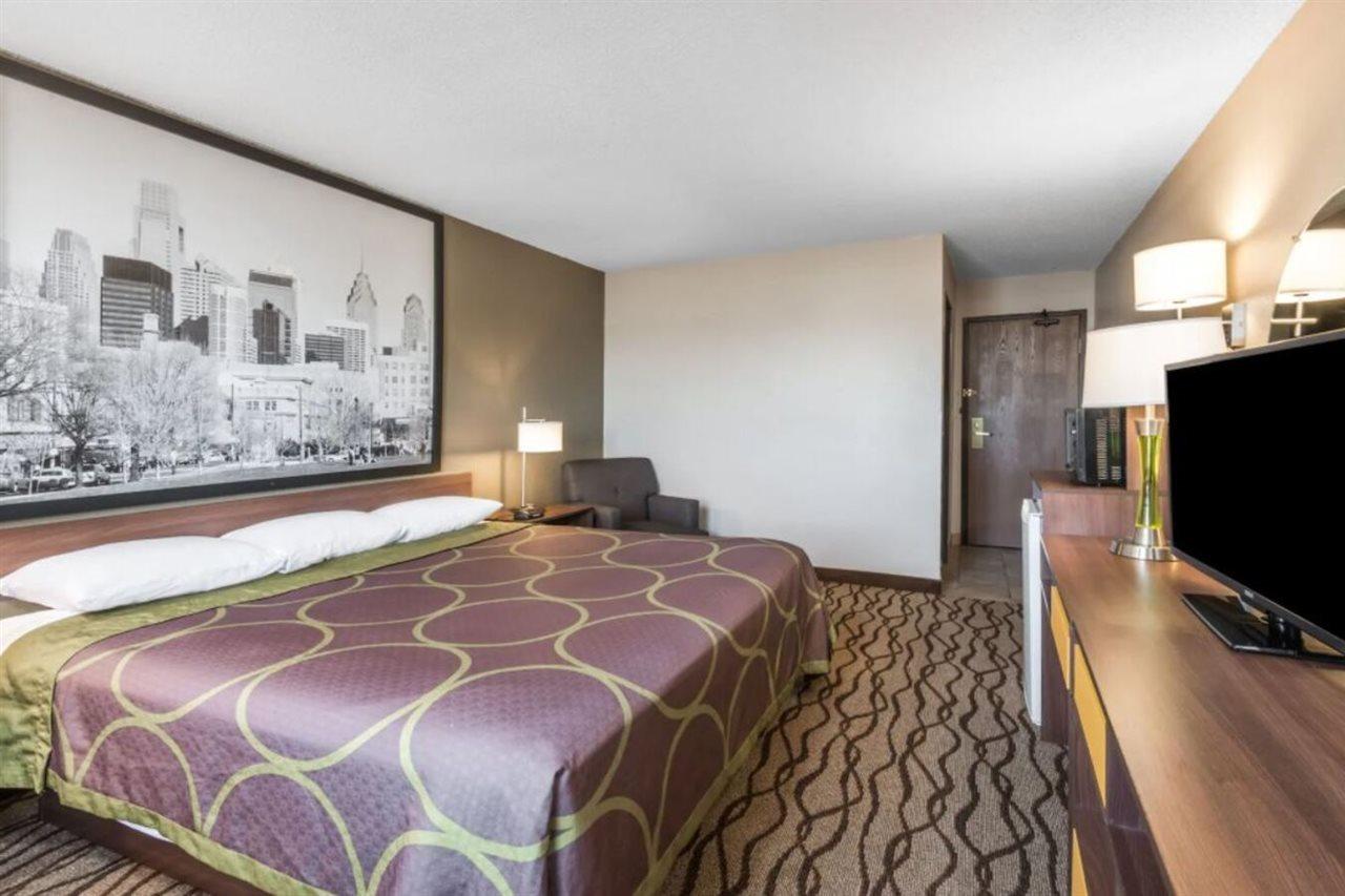Super 8 By Wyndham Bedford Hotell Eksteriør bilde